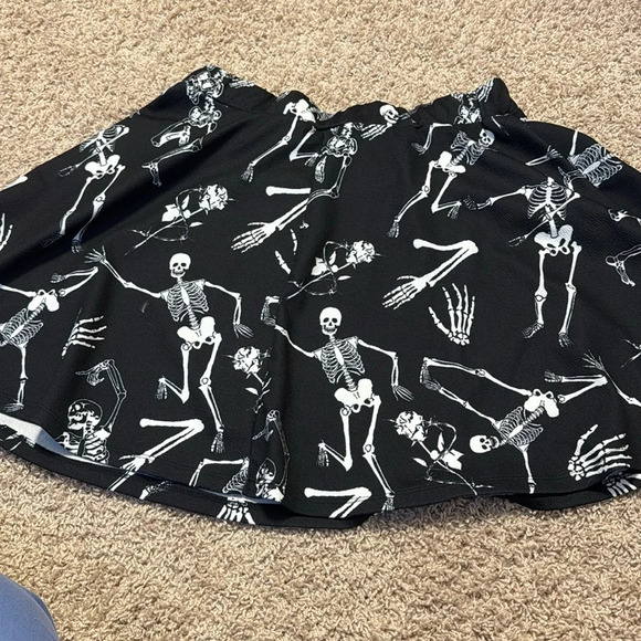 SHEIN Dresses & Skirts - Shein Skirt Sz 1XL Curve Spooky Season